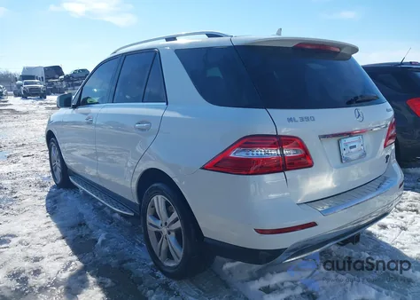 2013 Mercedes-Benz Ml 350 4Matic z USA, uszkodzony, nr VIN 4JGDA5HB3DA146132